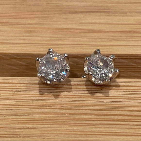 NIB Sterling Silver 1.8 TCW Moissanite Lab Created Diamond Stud Earrings.